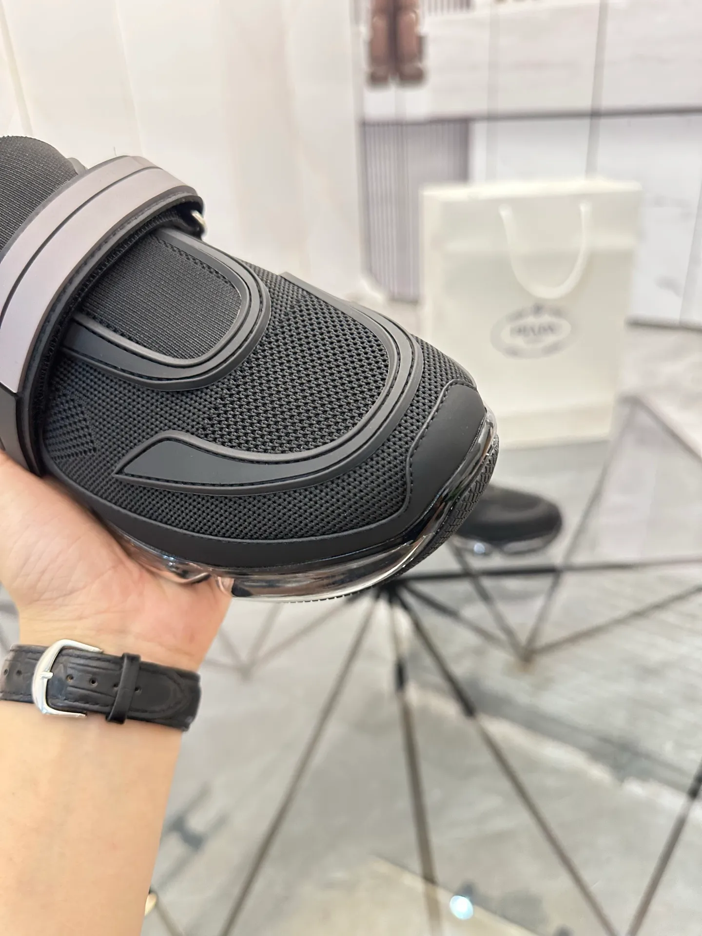 Men's shoes for sale 💰: 💰P660¥ High-end top quality Product trademark: Prada *"Prada*" low-top casual shoes Regular size: 38-45 (can be customized to 46) Product materials: imported breathable fly knit upper, breathable lining, cowhide foot pads, original air cushion outsole. No.: 001